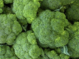I will buy broccoli. Destination supermarket. I am looking