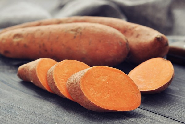 Sweet potato in 6/18 kg boxes and BB 80/150g, 150/300g, 300/450g, 450/600g, 600/800g, >800g, Covington variety Supplies are stable during the year