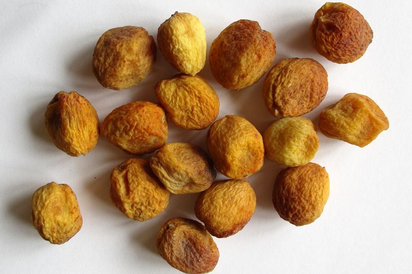 I will sell dried apricots with pits, small or large caliber - bulk packages