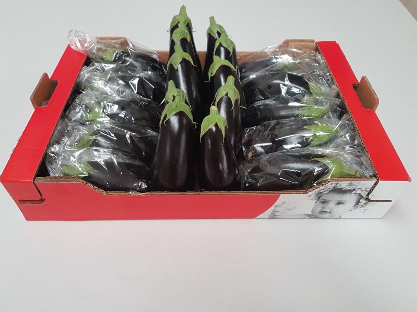 On sale a Spanish eggplant (large) without intermediaries (straight from Spain) We also have peppers (all colors) and courgettes