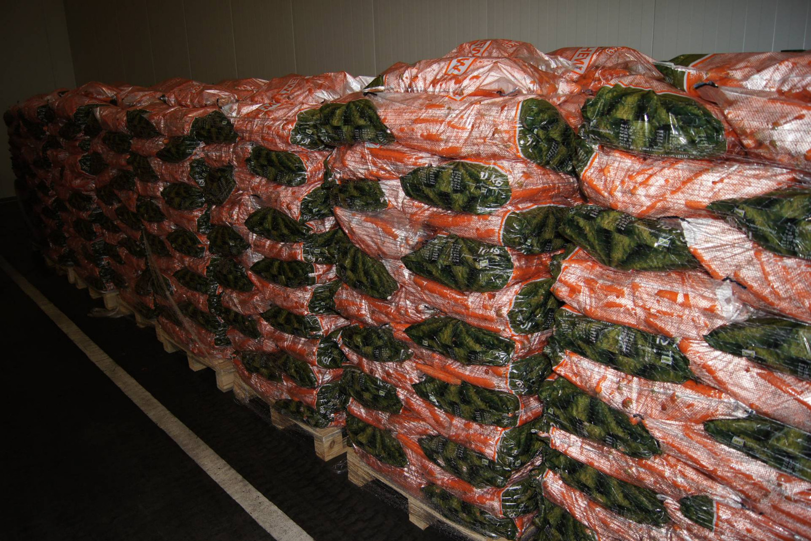 I will sell cleaned, polished and calibrated carrots to be agreed