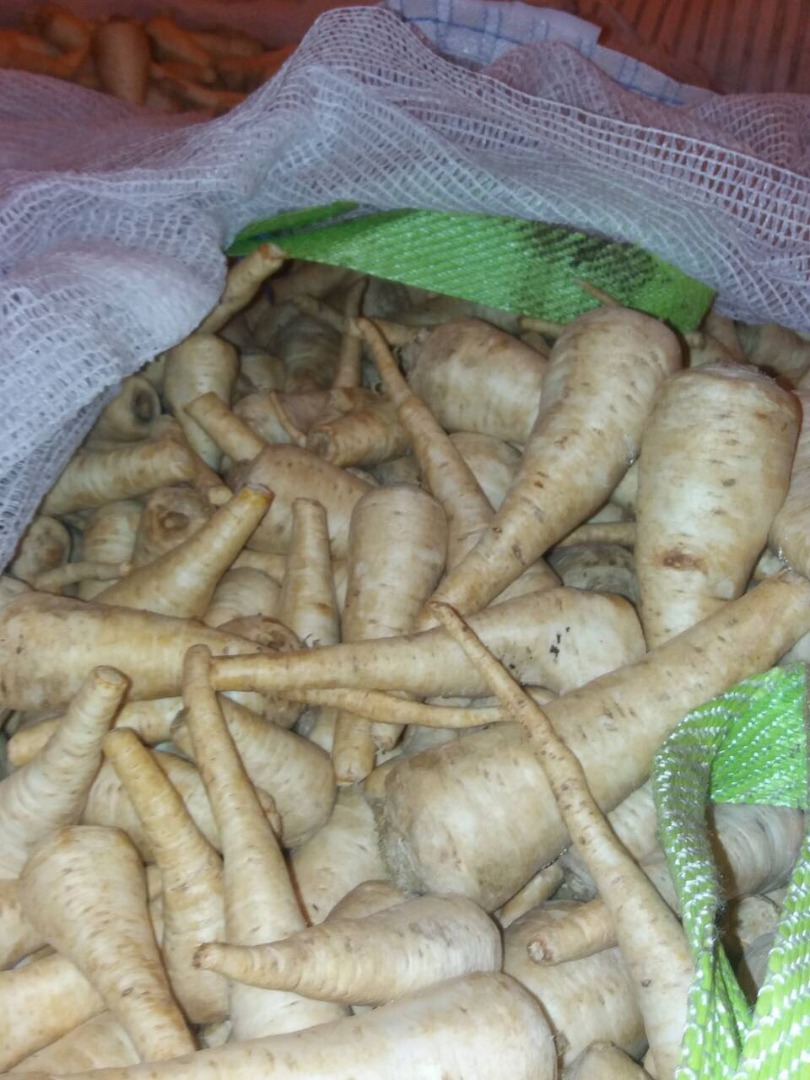 I will sell industrial parsley, uncalibrated, washed, packaging: big bag