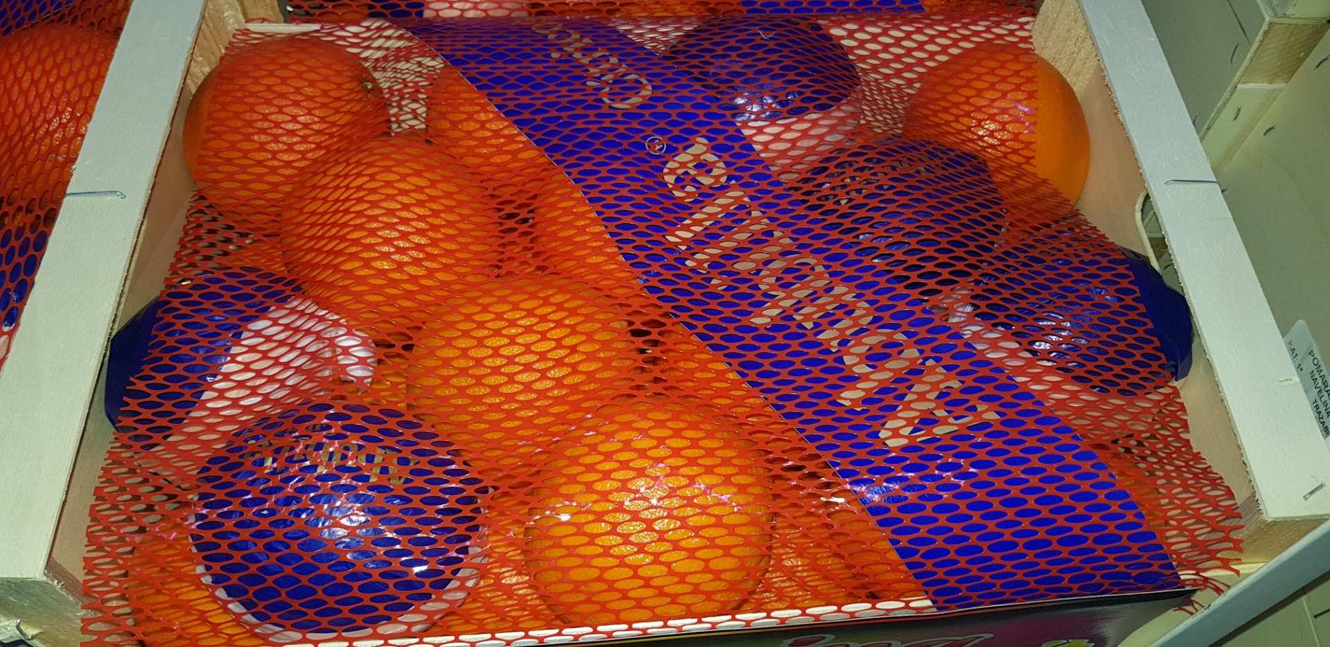 I will sell an orange Es cal 1/24 to 1/28 inch goods in a wooden package of 9.5 kg clasa 1 the amount of 5 tons