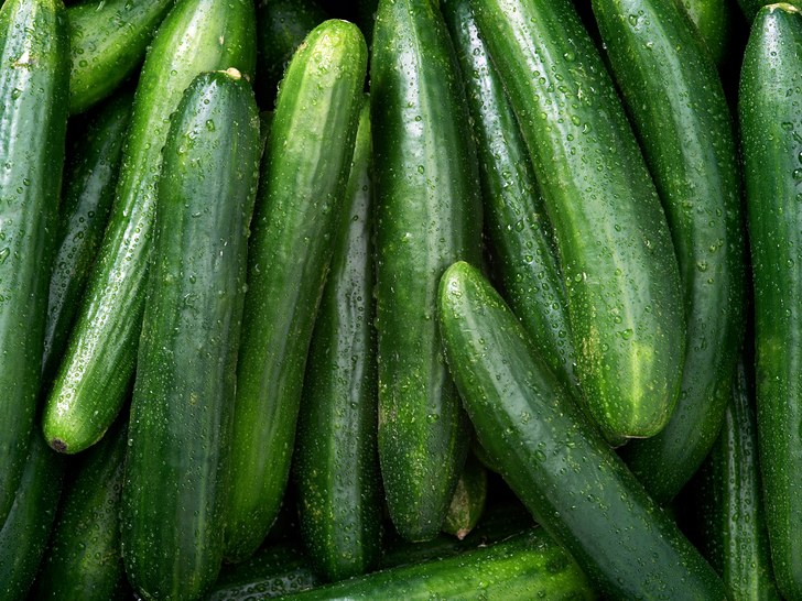 Fresh and preserved cucumber Type: pickled cucumber Specification + Jars type: glass bottle + Cover: blue, red or cap in the logo + cucumber size: 1-4 cm; 2-5