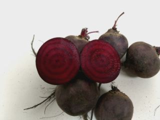 Sale, red beets. Origin Spain Size 60 / 80,80