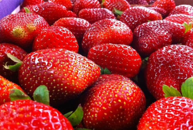 Product Name Strawberry, Fresh fruits, Made in Japan Szie 17*32*5cm Taste Sweet Color Red Contact via : Phone/Whatsapp No