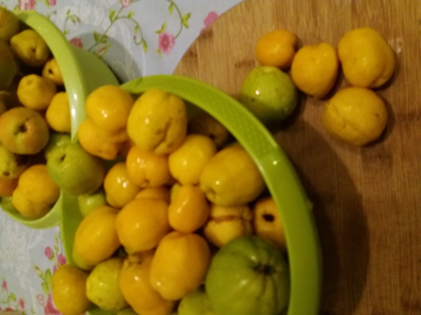Hello, I have to sell Japanese quince fruit, about 80 kilograms