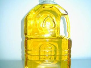 We supply wholesale refined and unrefined sunflower oil. We