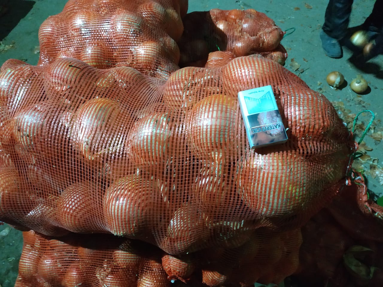We sell the best Yellow onions in Kazakhstan! It's beautiful golden color, dry thick skin, PERFECT for peeling, marinating, drying etc.! Our sizes all from 35