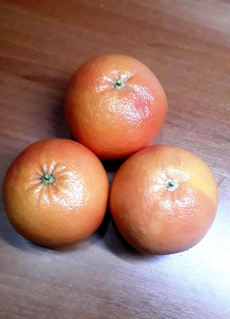 Rio Grapefruit Red Fruit Features: Origin: Turkey Size: large Peel: slightly pebbly surface, not easy to break Flesh: juicy and well pigmented, with the