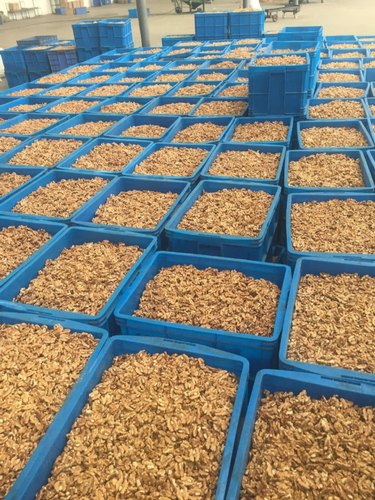 Organic Walnut Kernels Walnuts are an exceptionally nutritious nut - often reffered to as brain food and not just because they resemble a brain! They also make