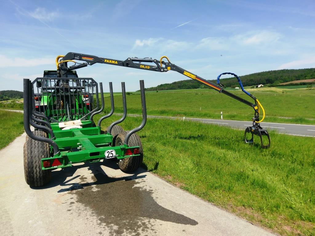 Farma CT 6 Farma CT 6.3-9 przyczepa i przyczepa spedytorowa rok produkcji: 2012 platforma stojąca, światła składane, 4 pary wysuwanych kłonic, hydrauliczny