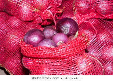 we have fresh harvests of red and yellow onions, Caliber: 55+ contact directly, call: email: wechat: omarkjerry0