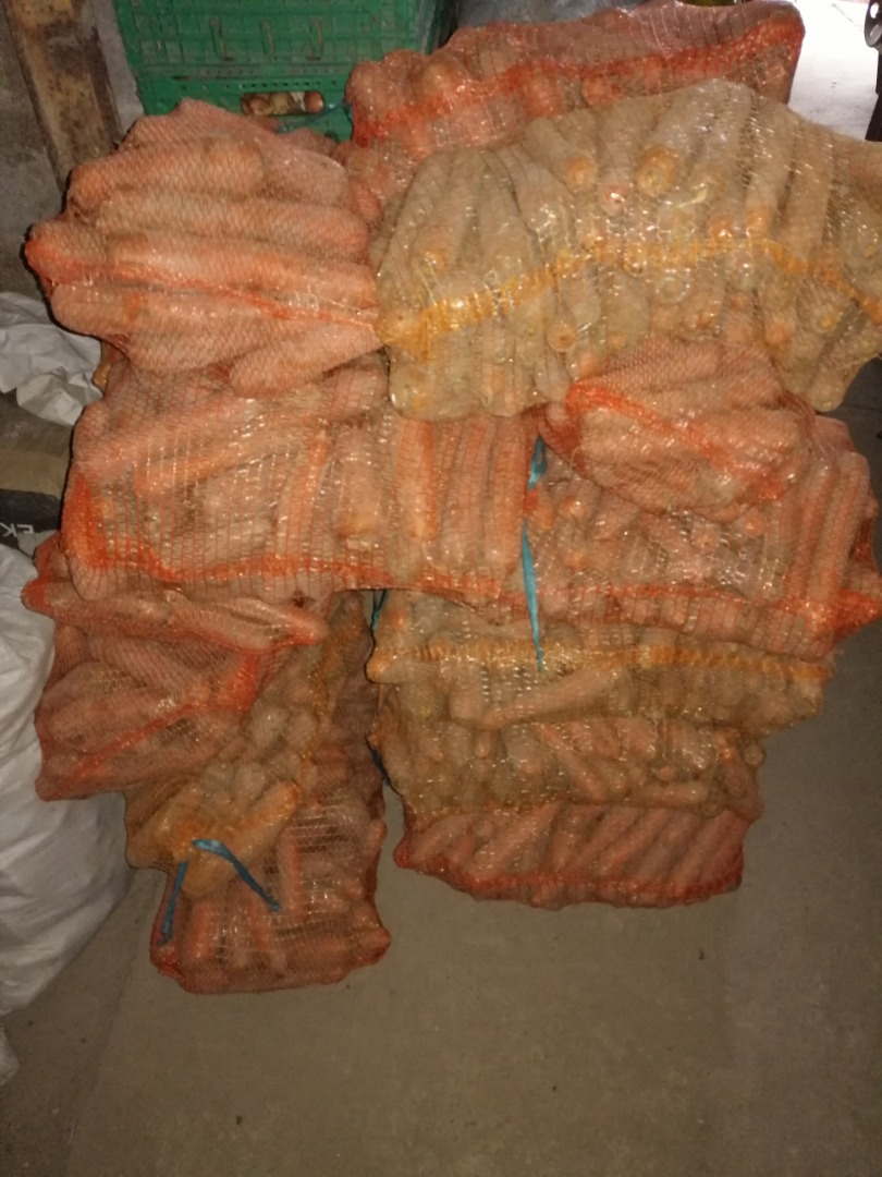 I will sell edible carrots
