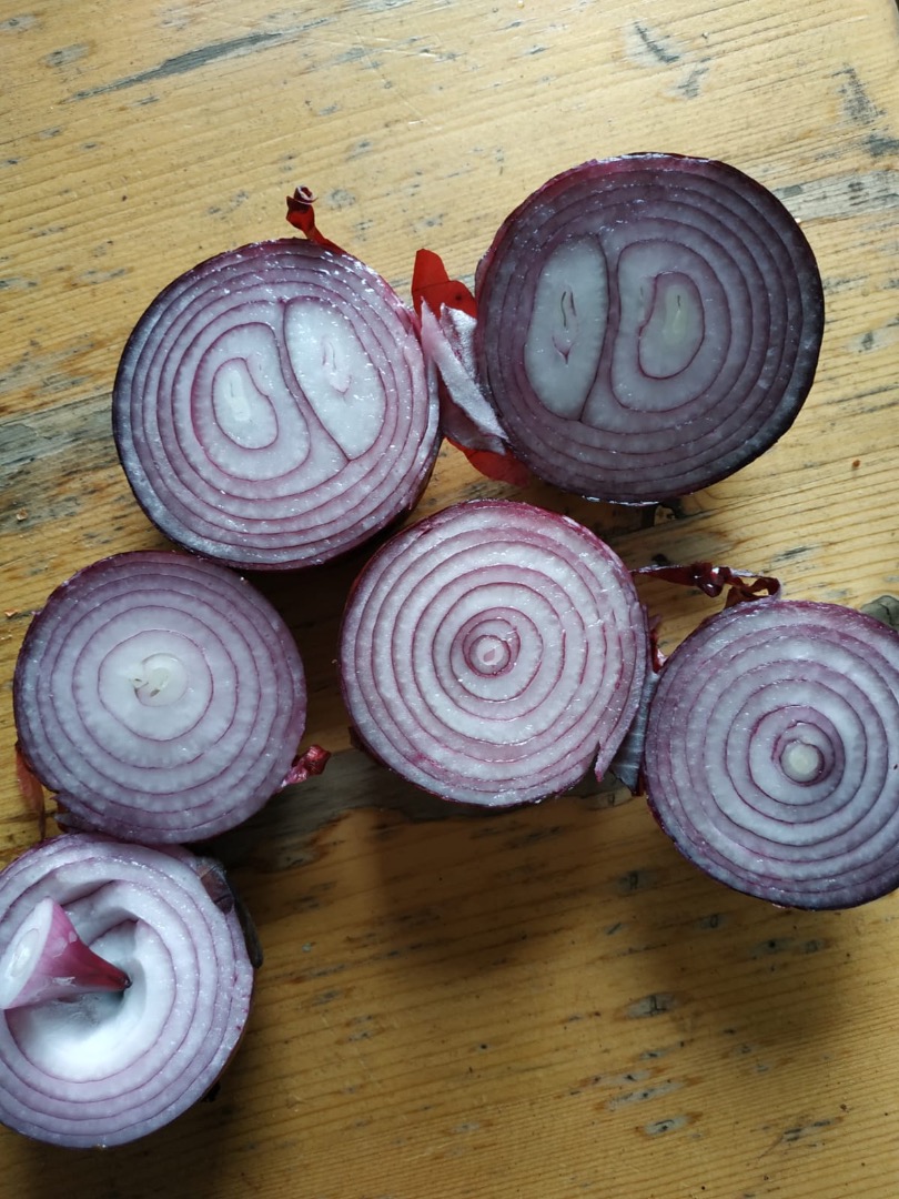 I will buy large quantities of 6+ red and yellow onions in 10kg bags for export