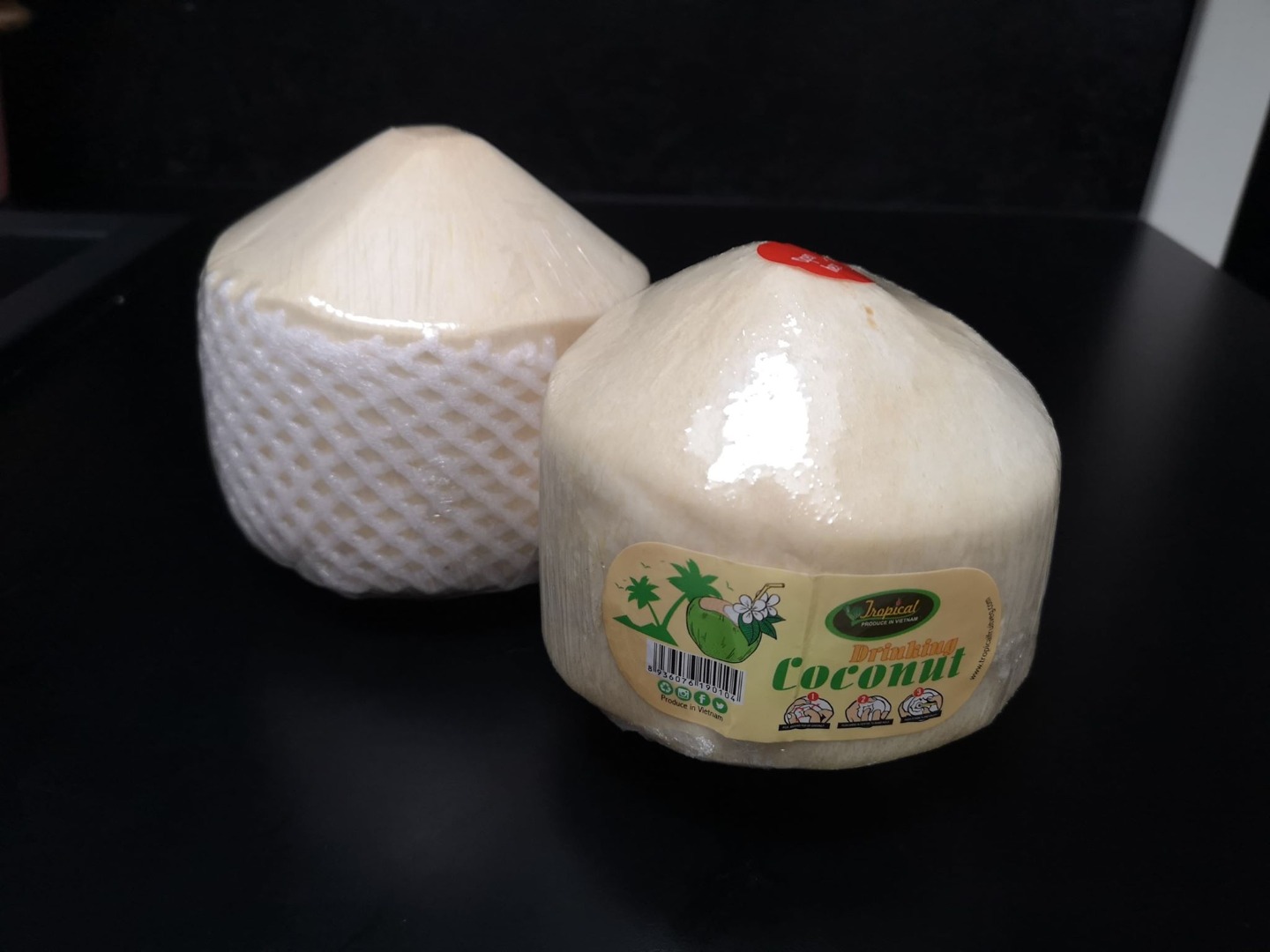 Vietnamese Young coconut, the sweetest, most nutritional coconut type Retail and wholesale, delivery to airport or sea port Diamond or ball shape, also
