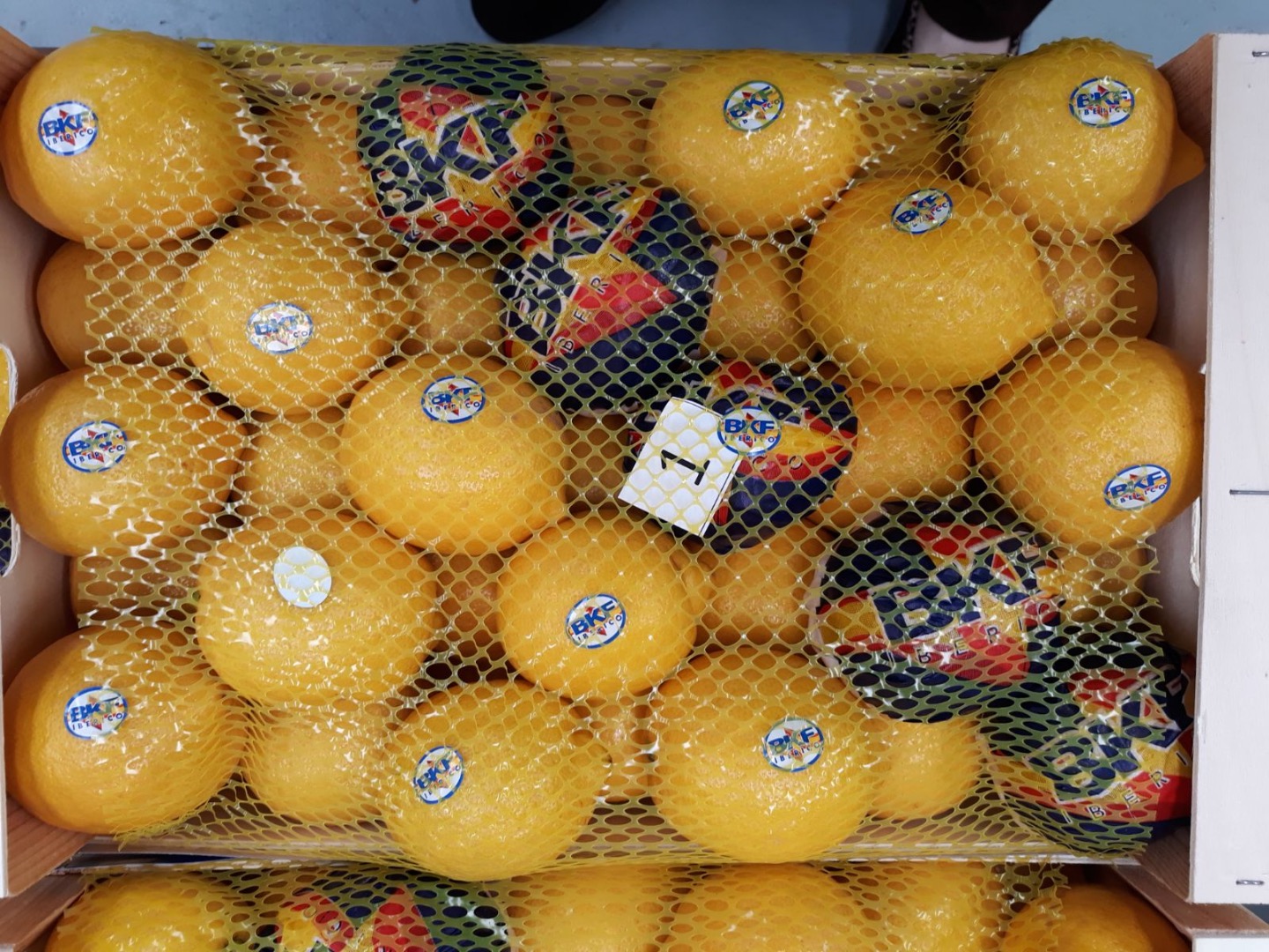 I will sell Spanish lemons, Primofiori variety, class 1, calibers: 2,3,4,5 Packaging: negotiable Price cal