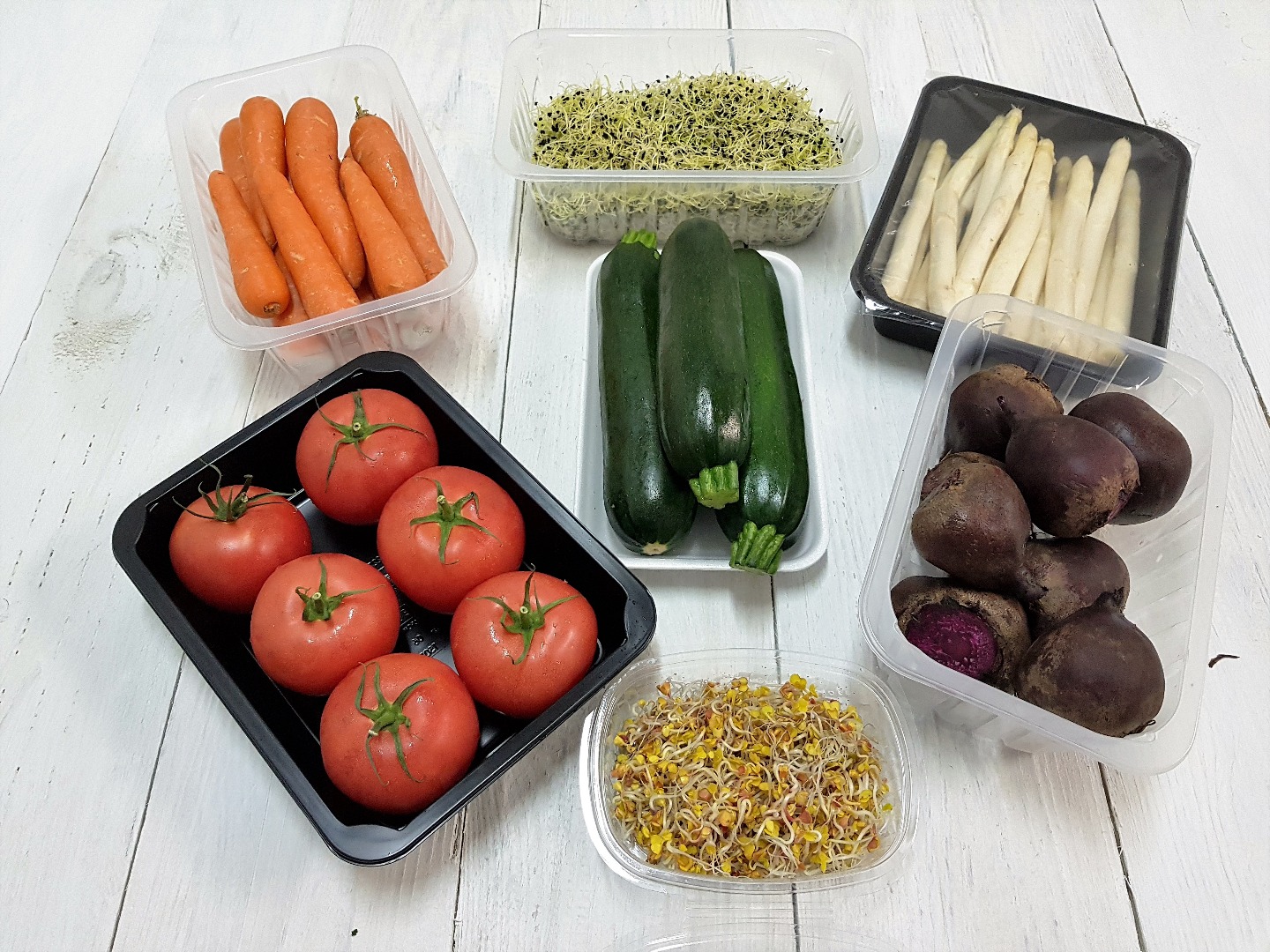 Hello I am looking for domestic and foreign buyers interested in purchasing packaged vegetables such as: carrots, parsley, zucchini, red beets, asparagus