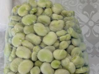 Hello, I have for sale fresh beans, any quantity,