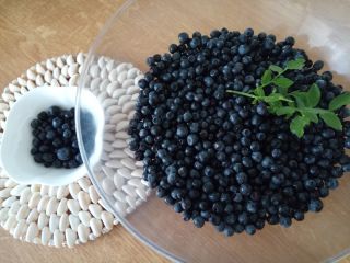 I will sell 5 liters of hand-picked forest berries.
