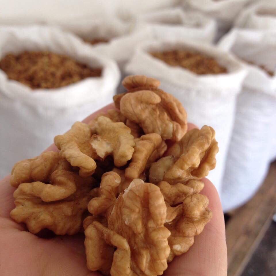 We sell walnut kernels, purchased directly from the manufacturer and carefully selected by people who above all understand and know the value of this product