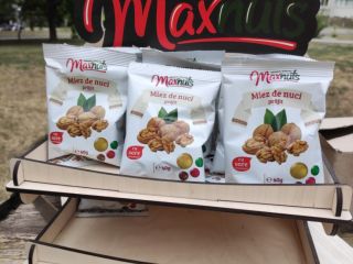Walnuts with salt 40g Walnuts 40g + 20g honey