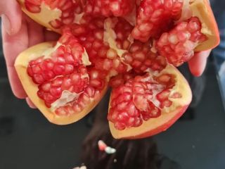 Pomegranates from Spanish producers, Mollar variety (very soft seeds),