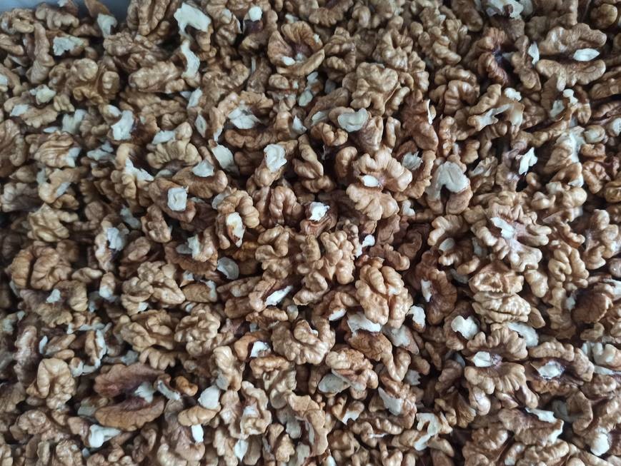 I am happy to sell about 100 kg of nuts from this year