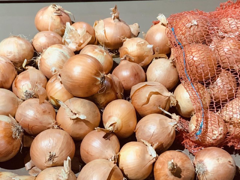 The Ukrainian company "Accent-Town" pays attention to yellow onions