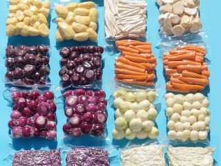 Vegetables, peeled and vacuum-packed: Onions, peeled: - white 2.5