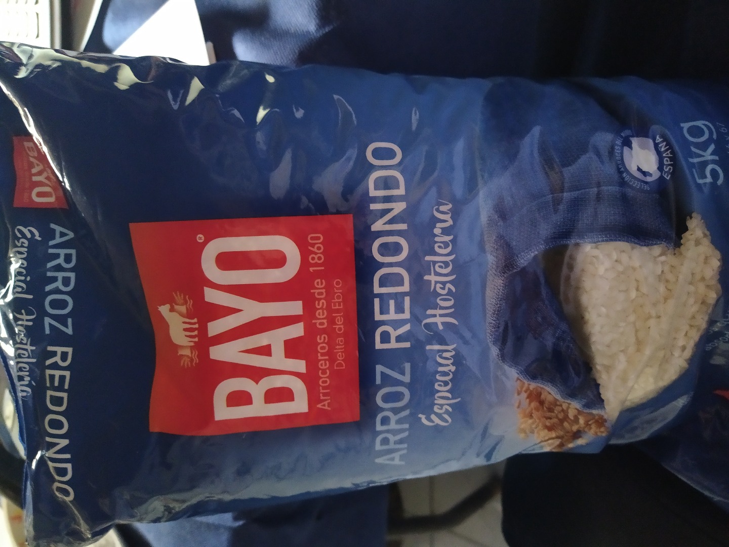 I am selling a BAYO brand round rice pallet, in containers of 5 kilos, over storage in our warehouses