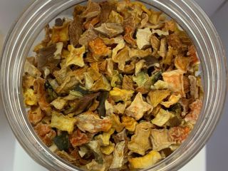 We import dried red and green peppers from Uzbekistan,