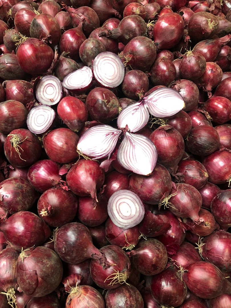 Red onions 30 tons of red 40 / 60mm 30 tons of red 50 / 60mm Price 0.25 euro Red onion 30 tons size 40 / 60mm 30 tons size 50 / 60mm price 0.25 euro