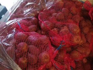 Tasty Beetroot. No white discoloration inside. Washed or dirty