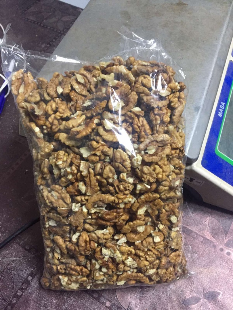 Hello, we sell walnut sausage, whatever quality we make and export