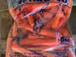 Young, tasty carrots, package 10kg € 0.35, large €