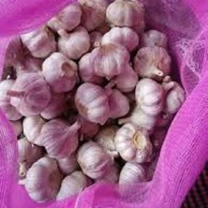 1) Normal white garlic (red garlic, purple garlic) 2) Pure white garlic (snow white garlic, super white garlic) Specifications & Details 1) Sizes: 4.5 - 5.0cm