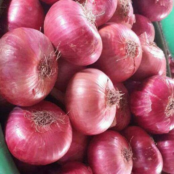 Fresh Red Onion This type of onion, also known as fish onion, is the sine qua non of fish tables