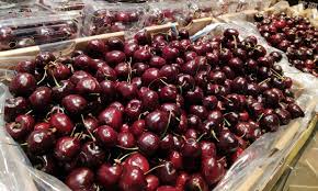 Large cherries are sold in boxes of 2 kg in each A + class, thanks to which they are better preserved Size 28+ € 6.50 per kg + VAT size 30+ € 7 + VAT The