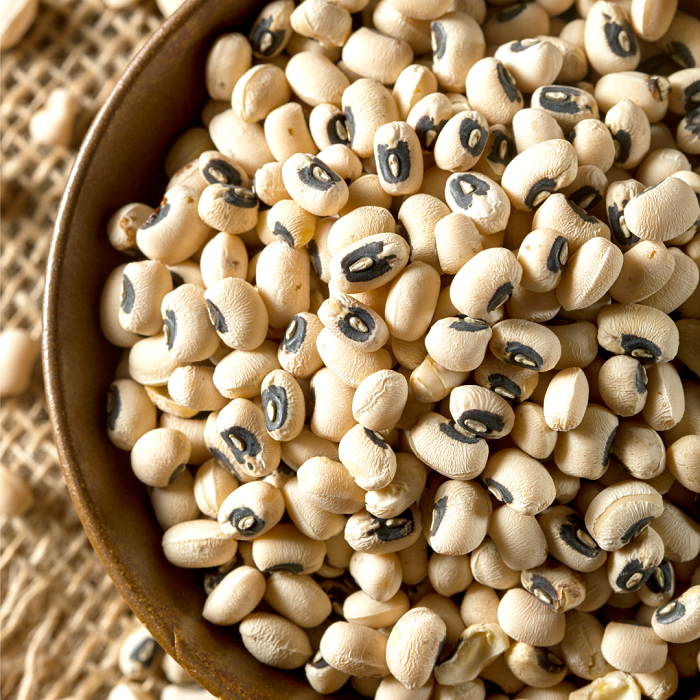 Best Quality White Cowpeas Vigna Beans / Black Eyes Beans Black Eye Beans We are suppliers of Long, Medium, Short Kidney beans, Chickpeas and others of all
