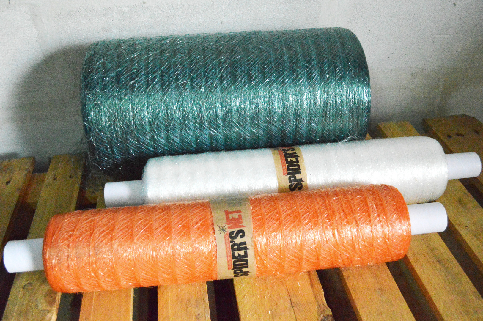 We offer palet wrapping netting and rashel bags for vegetables and fruit We ahve all nettings - elastic, standard, manual and maschine use