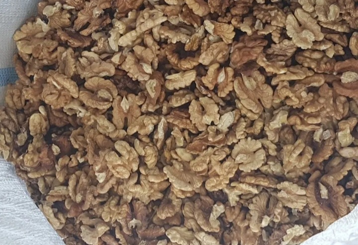 We can sell medium and big quantities of walnuts