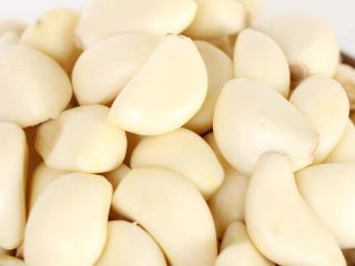 Garlic nutrient-rich: every 100 grams of water containing 69.8