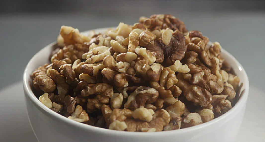 Selling walnut shelled in the amount of 5200 kg