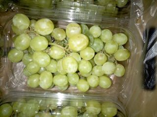 Fresh Grapes superior, scarlet, red ball - Packaging: 4.5