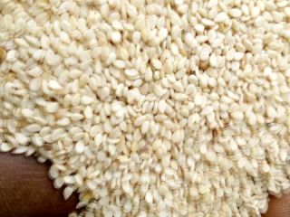White sesame seeds