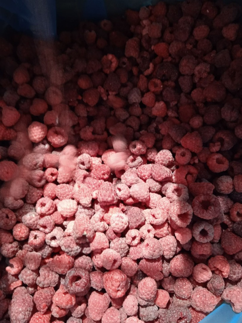 I will sell a frozen raspberry 80/20 from Ukraine