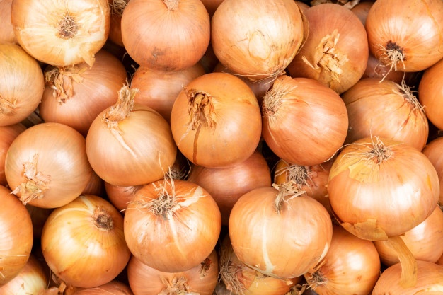 Onions of various types and thicknesses