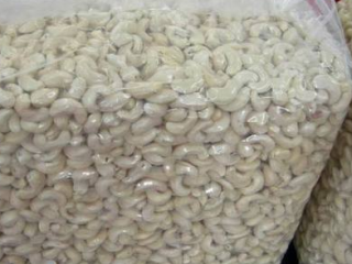 Raw natural cashews are high in protein and low