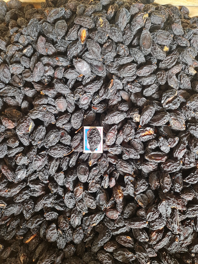 I sell prunes with and without symbols, all details at VIBER / WATTAP the goods are in moldova